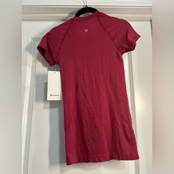 Lululemon Women's Swiftly Tech Short Sleeve-Magenta Smoke - Picture 3 of 5